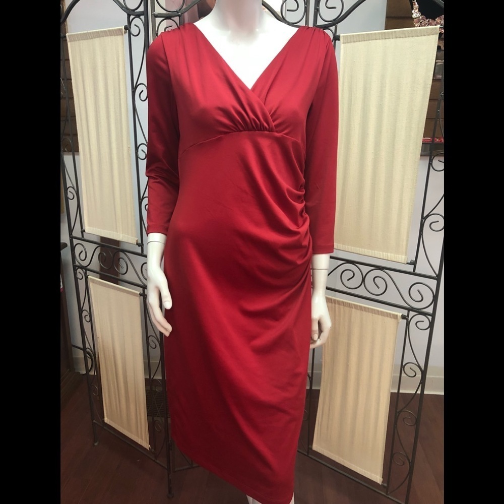 Mid sleeve dress.